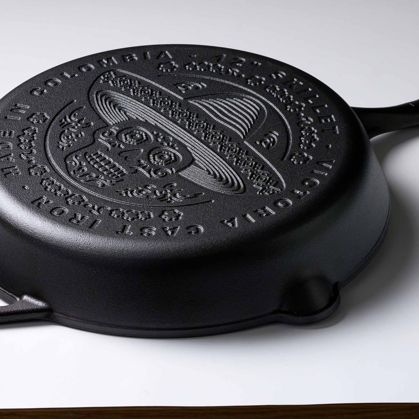 Victoria 12-Inch La Calaca Day of the Dead Cast Iron Skillet